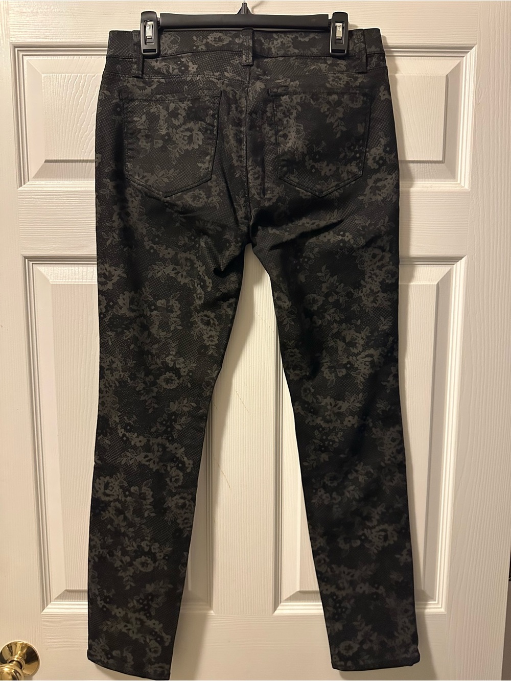 Women’s Ann Taylor Black Floral Coated Skinny Jeans - Size 8